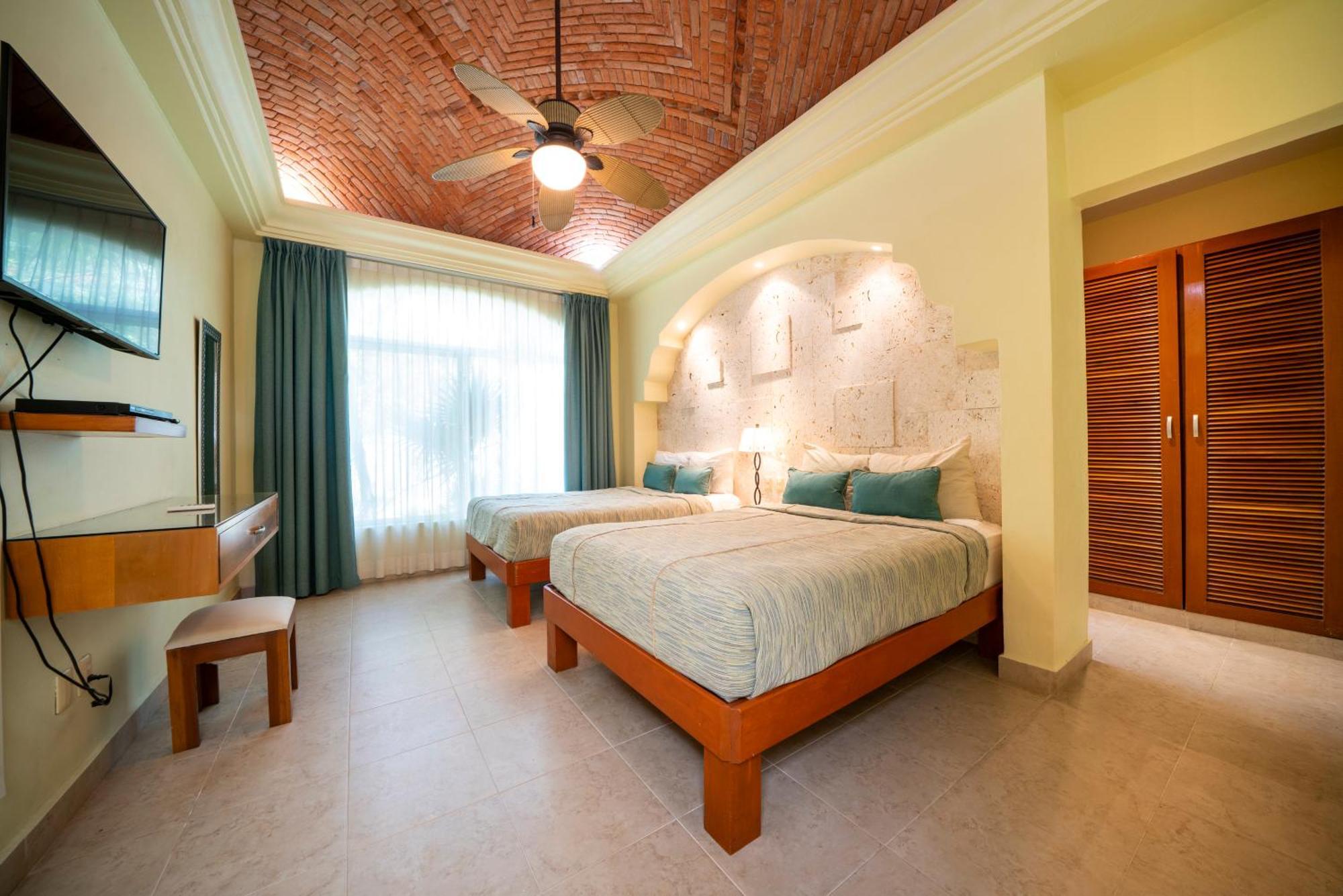 With 4 Bedrooms - Spacious Oceanview With Private Pool At Pura Vida *